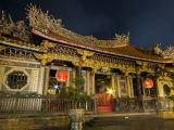 Zdobený chrám Longshan, Taipei (Tchaj-wan,  Dreamstime)