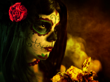 Umělecký záběr na dívku s mrtvými růžemi (Mexiko, Dreamstime)