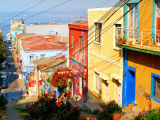 Barevné domy ve Valparaisu (Chile, Dreamstime)