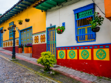 Barevné ulice, Guatapa (Kolumbie, Dreamstime)