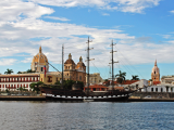 Přístav ve městě Cartagena (Kolumbie, Dreamstime)