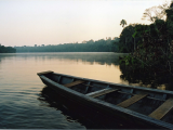 Jezero Sandoval při setmění (Peru, Dreamstime)