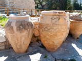 Hliněné nádoby, palác Knóssos (Řecko, Dreamstime)