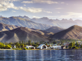 Jezero Issyk Kul (Kyrgyzstán, Dreamstime)