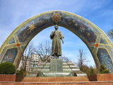 Památník slavného básníka,centrum Dušanbe (Tádžikistán, Dreamstime)