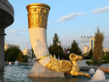 Fontánový komplex v parku (Turkmenistán, Dreamstime)