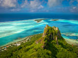 Výhled na vrchol ostrova Maupiti (Francouzská Polynésie, Dreamstime)
