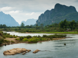 Krajina u řeky Nam Song (Laos,  Dreamstime)