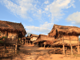 Vesnička kmene Akha (Laos, Dreamstime)
