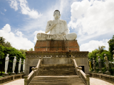 Obří Buddha v Battambangu (Kambodža, Dreamstime)