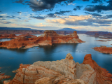 Jezero Powell, hranice Utah a Arizona (USA, Dreamstime)