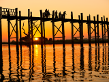 Západ slunce na mostě, Amarapura (Barma, Dreamstime)