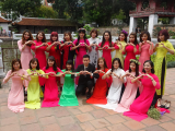 Studentky v oblečení Ao dai (Vietnam, Bc. Patrik Balcar)