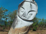 Megalit údolí Bada, Sulawesi (Indonésie,  Shutterstock)