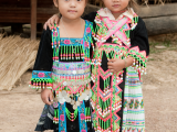 Děti etnika Hmong (Laos, Shutterstock)