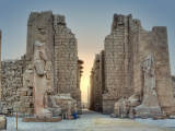 Západ slunce, Karnak (Egypt, Dreamstime)