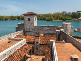 Pevnost Castillo de San Felipe de Lara (Guatemala, Dreamstime)