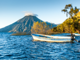 Vulkán San Pedro u jezera Atitlán (Guatemala, Dreamstime)