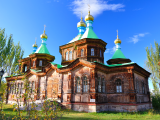 Katedrála Nejsvětější trojice v Karakolu (Kyrgyzstán, Dreamstime)