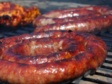 Grilované párky boerewors (Jihoafrická republika,  Shutterstock)