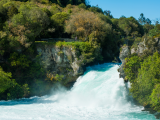 Vodopád Huka (Nový Zéland, Dreamstime)