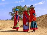 Ženy v poušti v Džajsalmeru (Indie, Dreamstime)