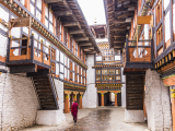 Uvnitř chrámu Jakar, Bumthang (Bhútán, Dreamstime)
