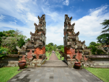 Brána chrámu Taman Ayun (Indonésie, Dreamstime)