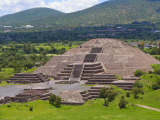 Měsíční pyramida (Mexiko, Dreamstime)