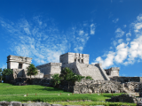 Ruiny El Castillo de Tulum (Mexiko,  Dreamstime)