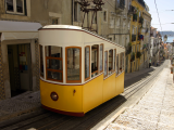 Lisabonská tramvaj (Portugalsko,  Dreamstime)