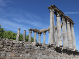Římský chrám, Evora (Portugalsko,  Dreamstime)