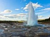 Gejzír Strokkur (Island, Dreamstime)