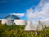 Vodárna Perlan a gejzír, Reykjavík (Island,  Dreamstime)