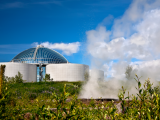 Vodárna Perlan a gejzír, Reykjavík (Island, Dreamstime)