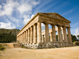 Chrám v Segesta (Itálie,  Dreamstime)