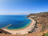 Známá pláž Playa de las Teresitas (Kanárské ostrovy, Dreamstime)