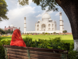 Indka pozorující Tádž Mahal (Indie, Dreamstime)