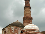 Qutab Minar, Nové Dillí (Indie,  Dreamstime)