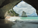 Cathedral Cove (Nový Zéland, Shutterstock)