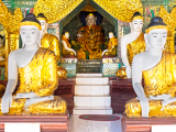 Buddhistické sochy v pagodě Shwedagon, Rangún (Barma, Dreamstime)