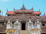 Klášter Shwenandaw, Mandalay (Barma, Dreamstime)