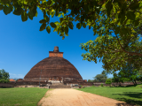 Nejstarší dagoba, Anuradhapura, (Srí Lanka, Dreamstime)