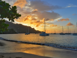 Západ slunce, ostrov Bequia (Svatý Vincenc a Grenadiny, Dreamstime)
