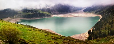Panorama of Big Almaty Lake, Kazachstán (Kazachstán, Dreamstime)