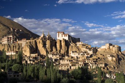 Buddhistický klášter a vesnice Lamayuru, Ladakh, severní Indie (Indie, Dreamstime)