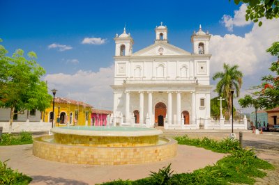 Iglesia Santa Lucia, Suchitoto (Salvador, Dreamstime)