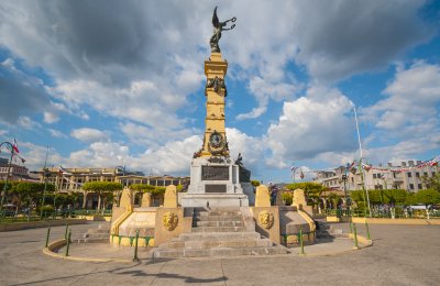 Plaza Libertad, Salvador (Salvador, Dreamstime)