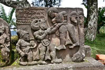 Kamenná socha v chrámu Candi Sukuh (Indonésie, Dreamstime)
