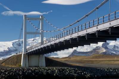 Most okolo ledovců v Jokulsarlon (Island, Dreamstime)